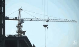 塔吊是怎么升高的视频,一窥现代建筑奇迹的秘密