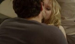 在床上亲吻的视频,甜蜜亲吻视频回顾