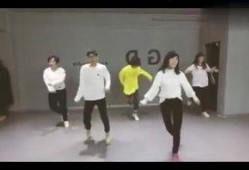 两个男的跳舞视频,两位男士共舞演绎非凡魅力